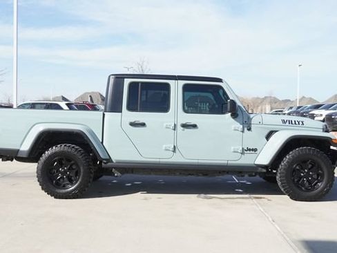 Used 2023 Jeep Gladiator Sport AWD/4WD image 10