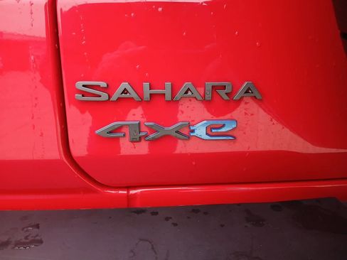 Used 2025 Jeep Wrangler Sahara image 18