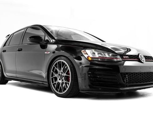 Used 2017 Volkswagen GTI SE image 5