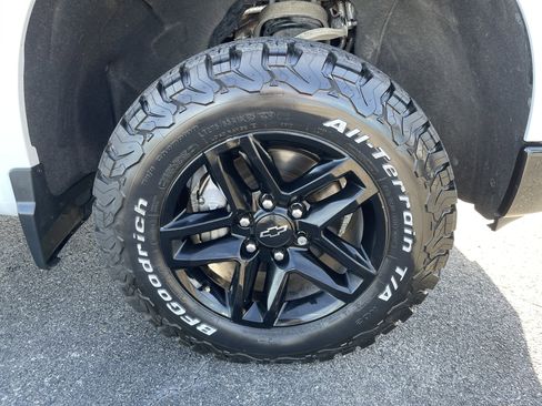 Used 2022 Chevrolet Silverado 1500 LT Trail Boss w/ Convenience Package II image 9