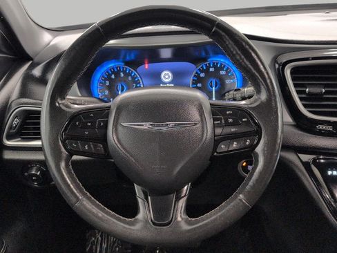 Used 2020 Chrysler Pacifica Touring-L FWD image 5