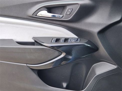 Certified 2024 Chevrolet Trax LT w/ Sunroof Package image 23