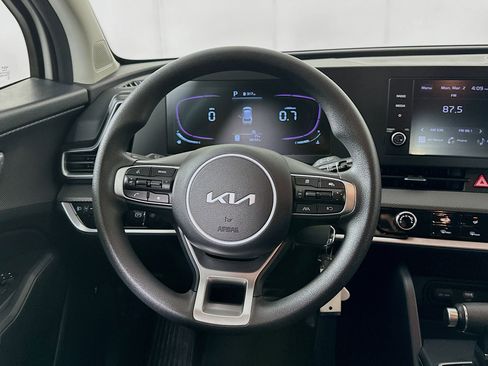 Used 2025 Kia Sportage LX image 17
