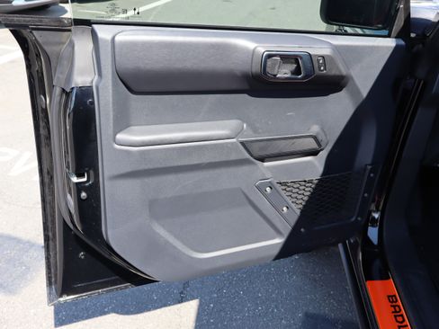 Used 2025 Ford Bronco Badlands AWD/4WD image 16