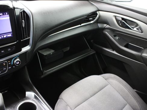 Used 2022 Chevrolet Traverse LT FWD image 24