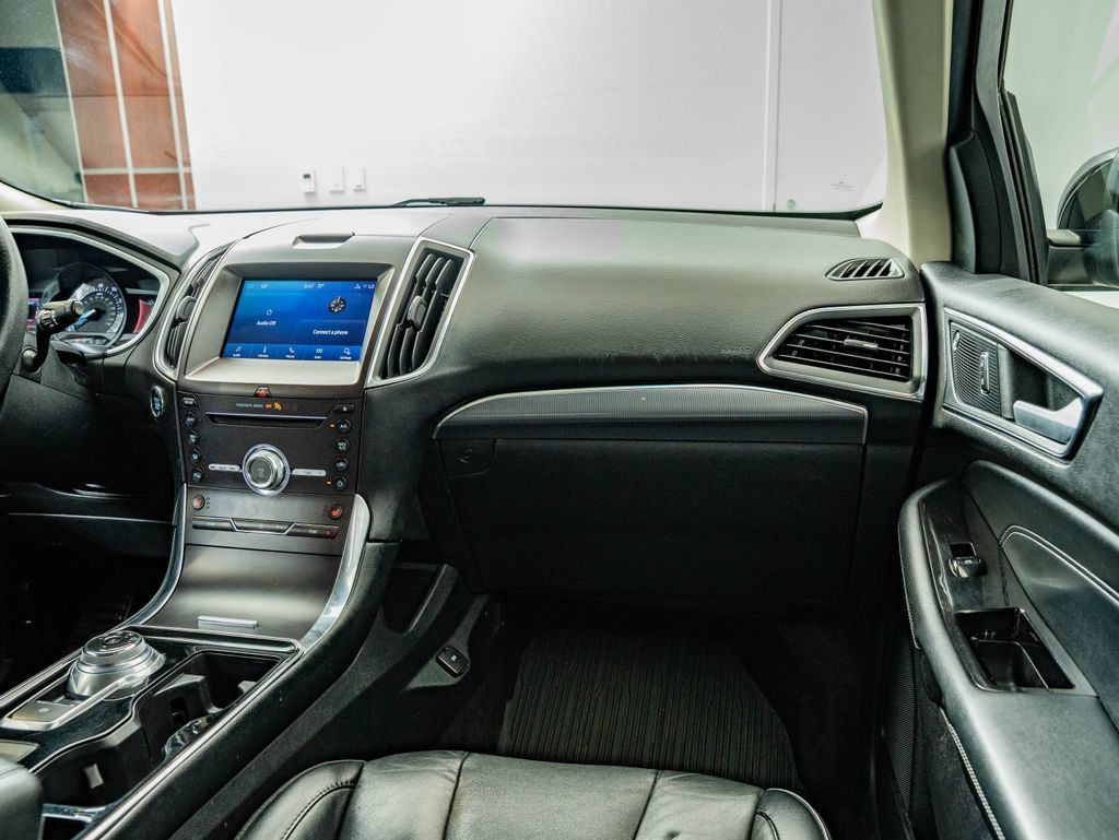 Used 2019 Ford Edge Titanium FWD image 47