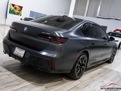 Used 2023 BMW i7 xDrive60 w/ Executive Package 2 AWD/4WD image 25