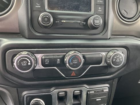 Used 2019 Jeep Wrangler Sport AWD/4WD image 23