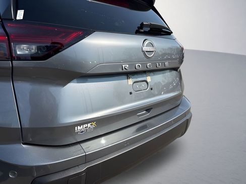 Used 2025 Nissan Rogue SV FWD image 31