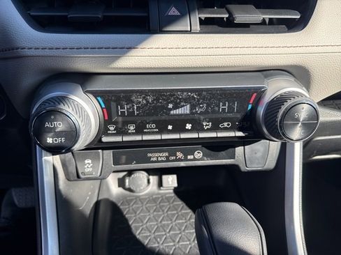 Used 2022 Toyota RAV4 XLE image 31