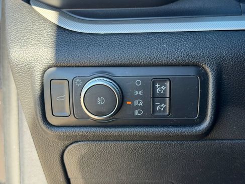 Used 2020 Ford Explorer XLT w/ Equipment Group 202A AWD/4WD image 21