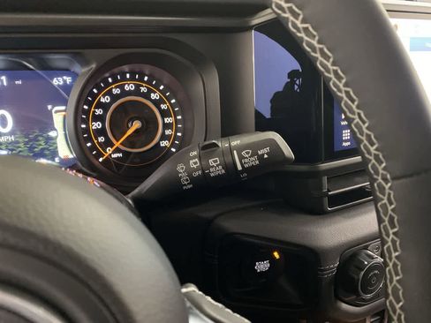 Used 2025 Jeep Wrangler Sahara image 22