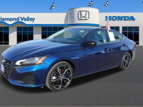 Used 2023 Nissan Altima 2.5 SR image 3