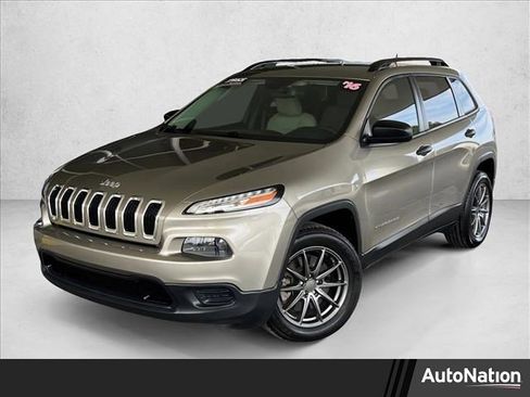 Used 2016 Jeep Cherokee Sport FWD image 1