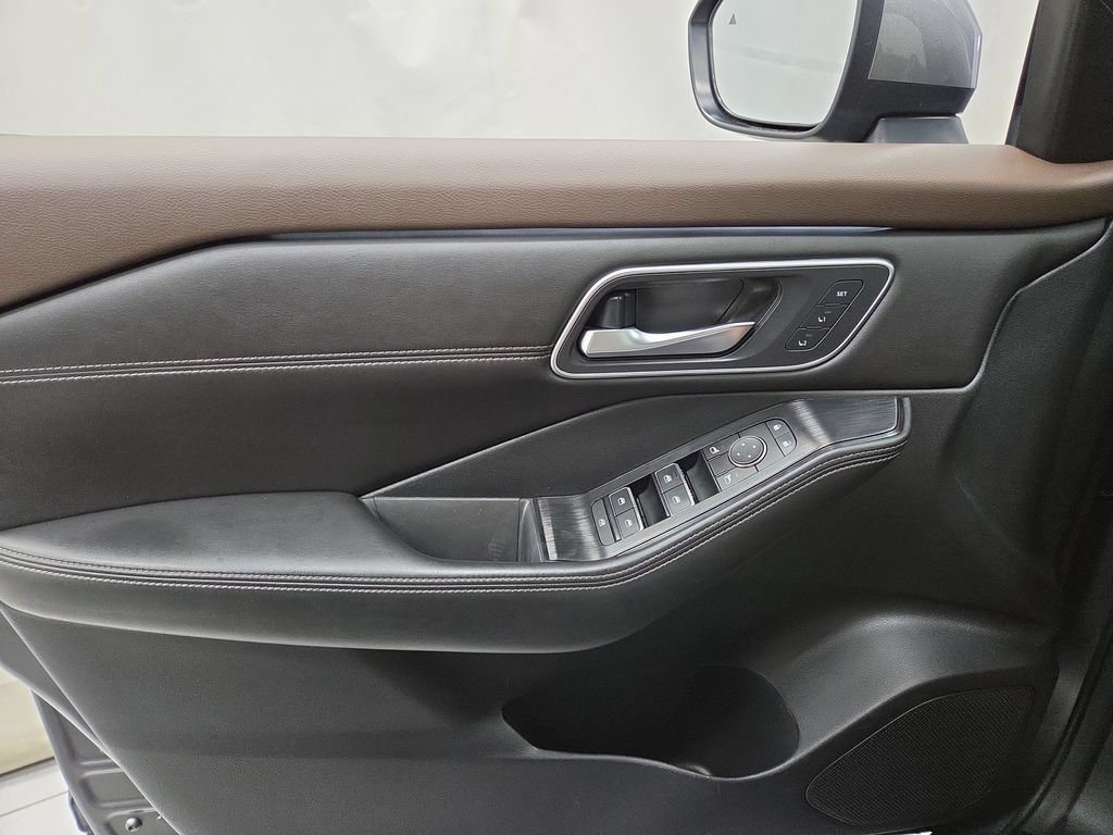 Used 2022 Nissan Rogue Platinum AWD/4WD image 20