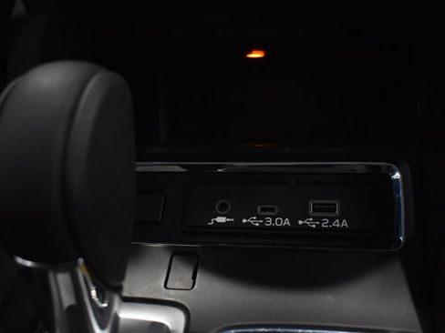 Used 2024 Subaru Ascent Premium w/ Convenience Package image 22