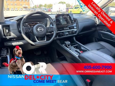 Used 2025 Nissan Pathfinder SL FWD image 13