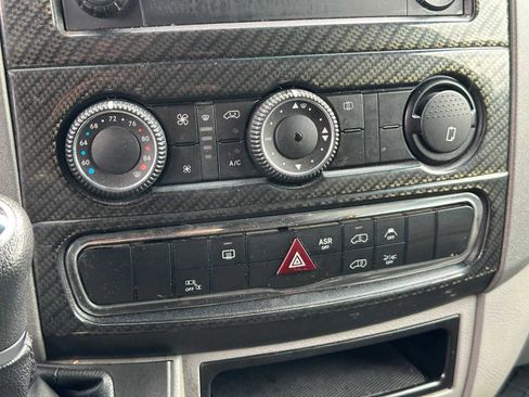 Used 2018 Mercedes-Benz Sprinter 2500 image 33