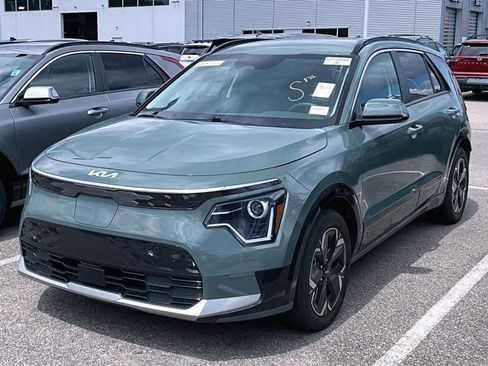 Used 2023 Kia Niro Wind w/ Wind Preserve Package FWD image 3