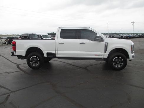 Used 2024 Ford F350 Platinum w/ Tremor Off-Road Package AWD/4WD image 5