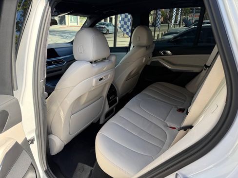 Used 2022 BMW X5 sDrive40i w/ M Sport Package RWD image 31