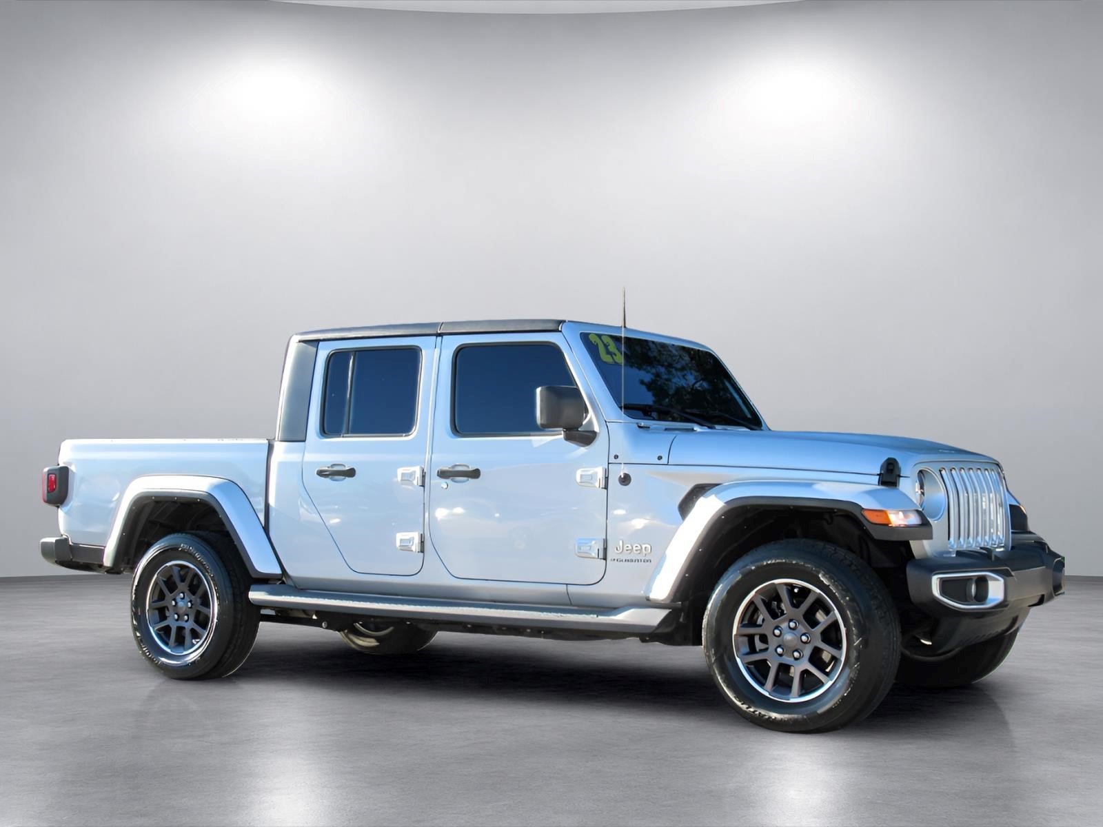 Used 2023 Jeep Gladiator Overland AWD/4WD image 1