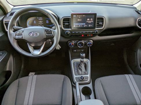 New 2025 Hyundai Venue SEL image 17