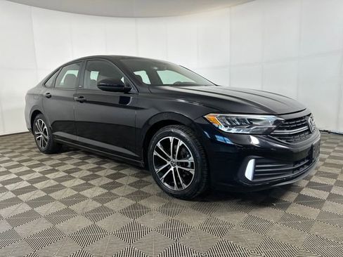 Used 2023 Volkswagen Jetta Sport image 2