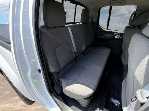 Used 2021 Nissan Frontier SV w/ Midnight Edition Floor Mats AWD/4WD image 28