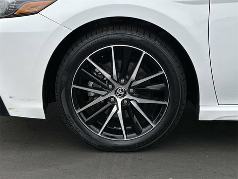 Used 2023 Toyota Camry SE image 9