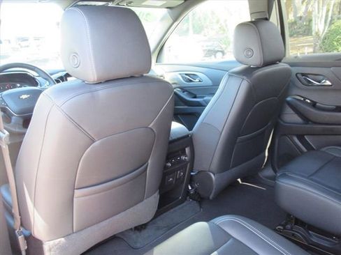 Used 2023 Chevrolet Traverse LT w/ LT Premium Package AWD/4WD image 37