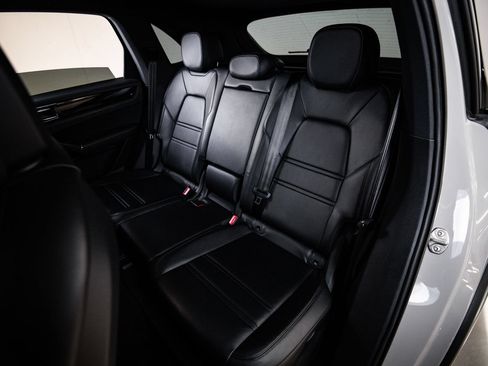 Certified 2023 Porsche Cayenne AWD/4WD image 24