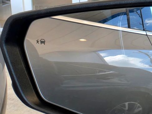 Used 2018 Chevrolet Equinox LT AWD/4WD image 16