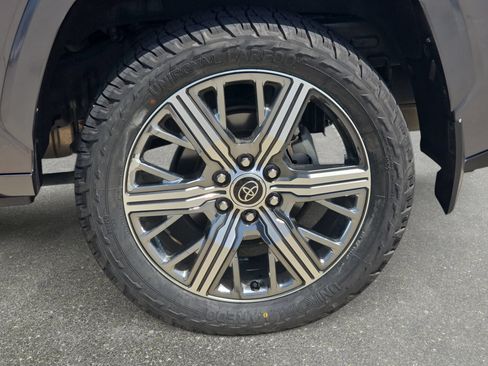 Used 2024 Toyota Sequoia Capstone AWD/4WD image 32