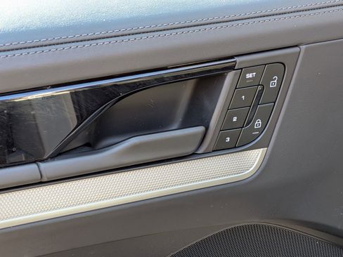 Certified 2025 Porsche Cayenne Coupe AWD/4WD image 14