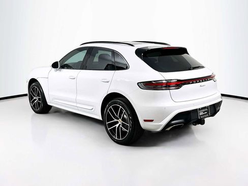 Certified 2025 Porsche Macan image 3
