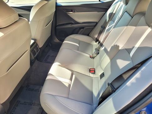 Used 2025 Toyota Camry SE image 8