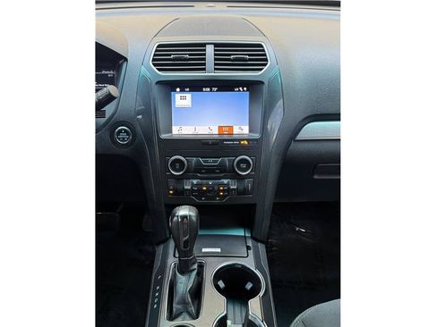 Used 2019 Ford Explorer XLT w/ Equipment Group 201A FWD image 11