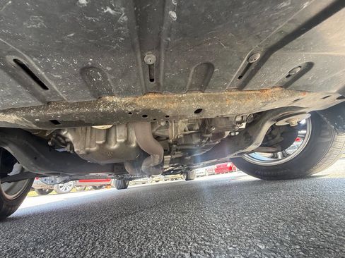 Used 2016 Ford Taurus SE FWD image 23