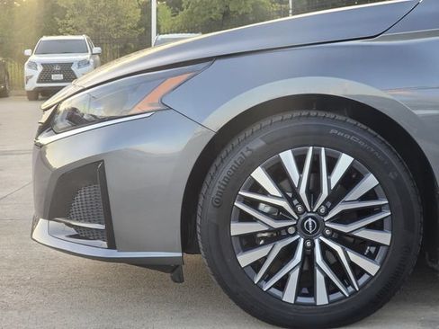 Used 2023 Nissan Altima 2.5 SV AWD/4WD image 7