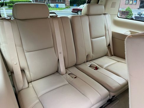 Used 2007 Cadillac Escalade AWD w/ Climate Package image 23