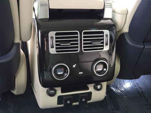 Used 2021 Land Rover Range Rover Westminster Edition image 14