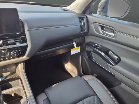 New 2026 Nissan Pathfinder Platinum AWD/4WD image 46