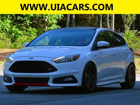Used 2017 Ford Focus ST FWD image 2