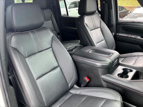Used 2023 Chevrolet Suburban RST w/ Luxury Package AWD/4WD image 7