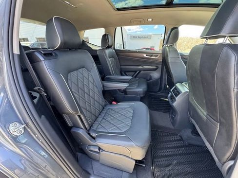 Used 2024 Volkswagen Atlas SEL Premium R-Line image 23
