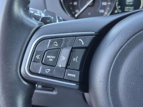 Used 2018 Jaguar F-PACE Premium image 29