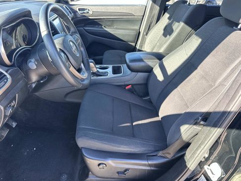 Used 2017 Jeep Grand Cherokee Laredo w/ Quick Order Package 23E image 18