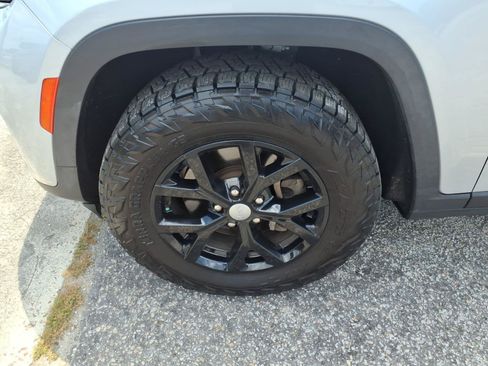 Used 2021 Jeep Grand Cherokee L Limited AWD/4WD image 6