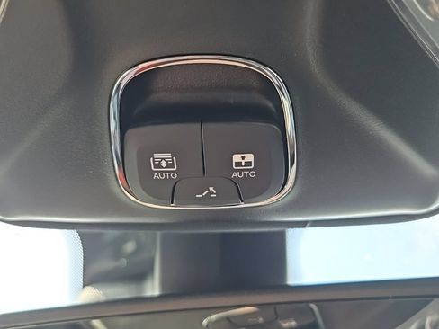 New 2026 Jeep Compass Limited w/ Sun, Sound & Navigation Group AWD/4WD image 39